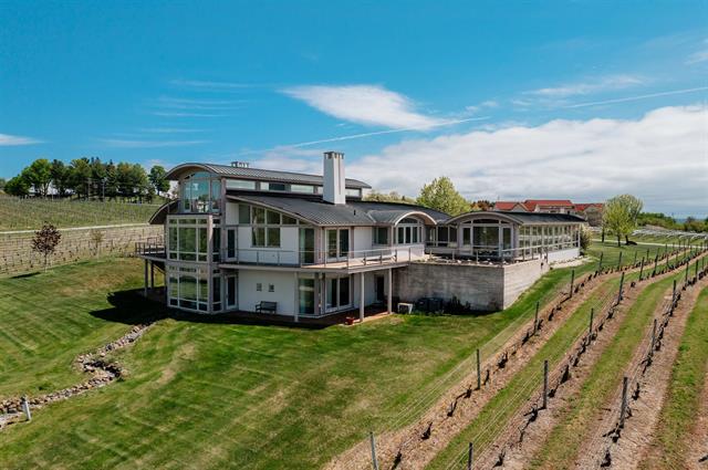 Builiding view seventy one for 2721 Nelson, Traverse City, MI. 49686