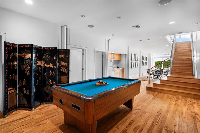 Builiding view sixty seven for 2721 Nelson, Traverse City, MI. 49686