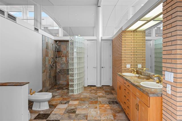 Builiding view thirty seven for 2721 Nelson, Traverse City, MI. 49686