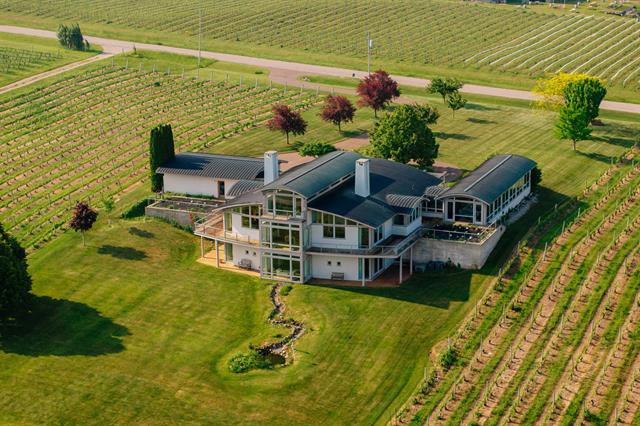 Builiding view two for 2721 Nelson, Traverse City, MI. 49686