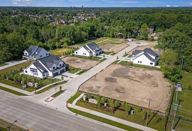 Builiding view two for 5865 Heights, Sterling Heights, MI. 48314