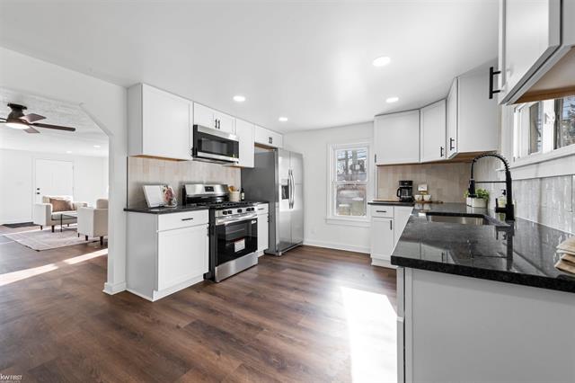 Builiding view five for 130 Calvert, Waterford, MI. 48328