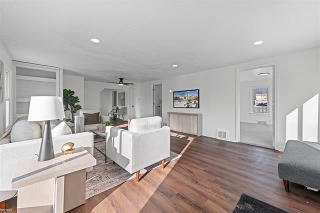 Builiding view one for 130 Calvert, Waterford, MI. 48328