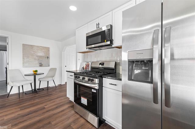 Builiding view seven for 130 Calvert, Waterford, MI. 48328