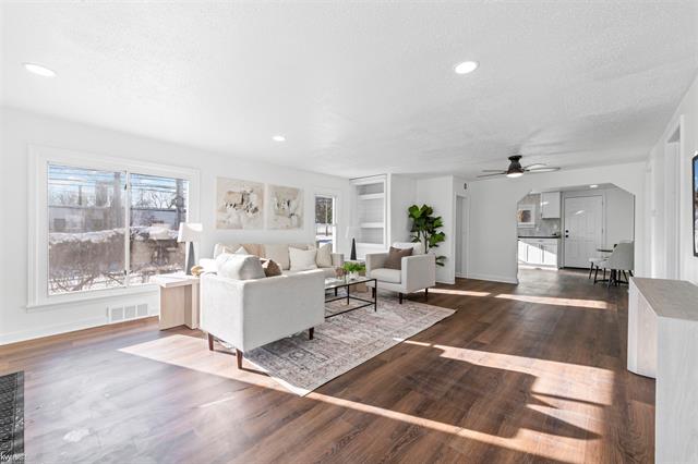 Builiding view two for 130 Calvert, Waterford, MI. 48328