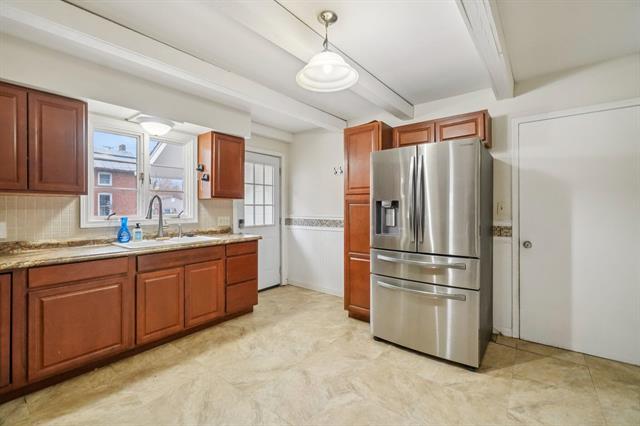 Builiding view eight for 424 4Th, Monroe, MI. 48161