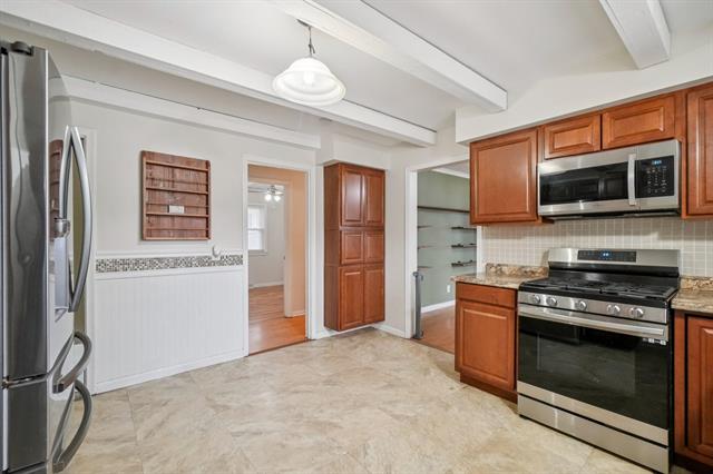 Builiding view nine for 424 4Th, Monroe, MI. 48161