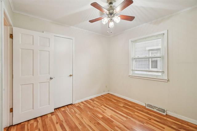 Builiding view sixteen for 424 4Th, Monroe, MI. 48161