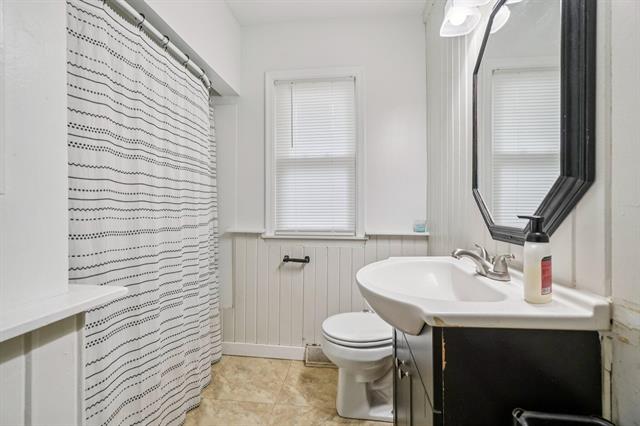 Builiding view ten for 424 4Th, Monroe, MI. 48161