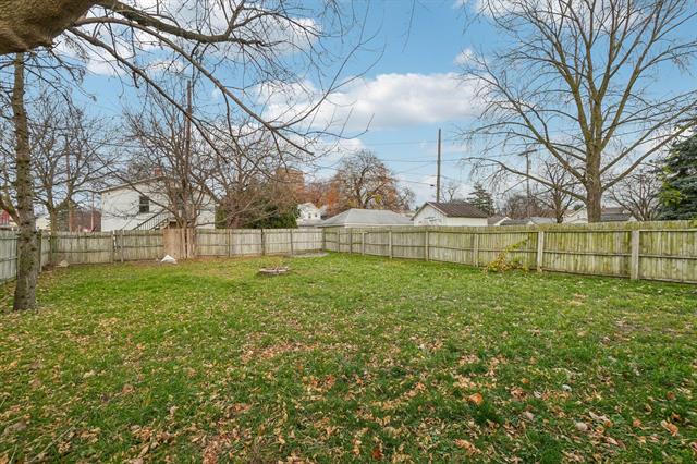 Builiding view twenty three for 424 4Th, Monroe, MI. 48161