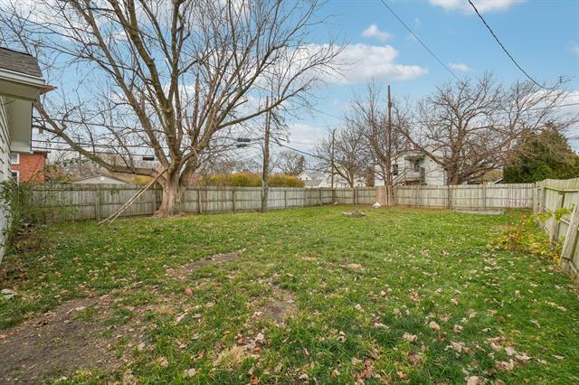 Builiding view twenty two for 424 4Th, Monroe, MI. 48161