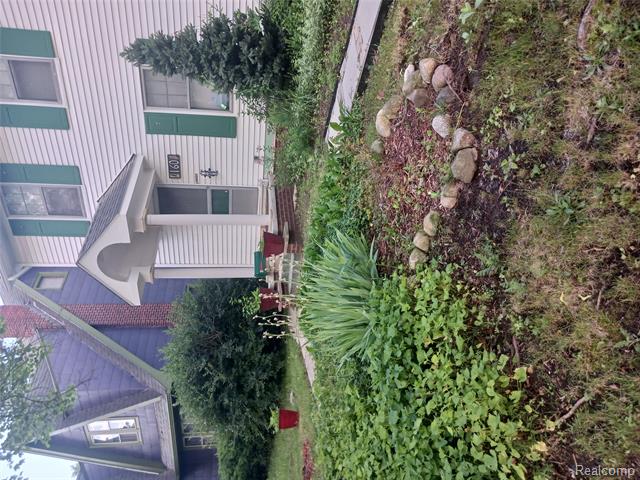 Builiding view forty for 160 Chippewa, Pontiac, MI. 48341