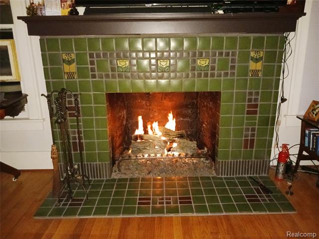 Builiding view nine for 160 Chippewa, Pontiac, MI. 48341