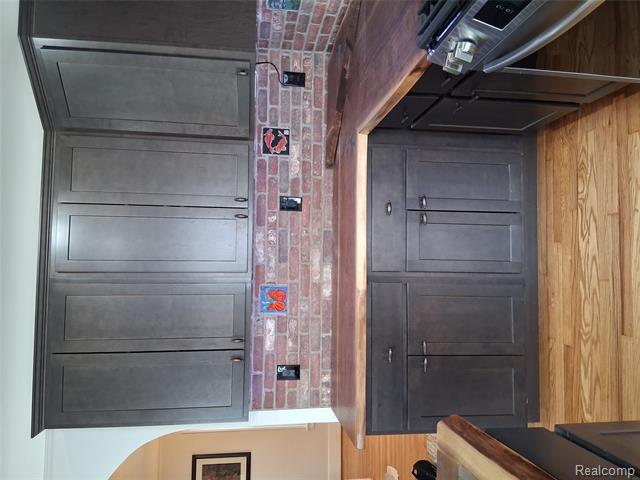 Builiding view one for 160 Chippewa, Pontiac, MI. 48341