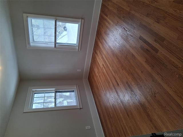 Builiding view seventeen for 160 Chippewa, Pontiac, MI. 48341