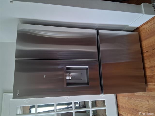 Builiding view six for 160 Chippewa, Pontiac, MI. 48341