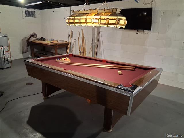 Builiding view thirty two for 160 Chippewa, Pontiac, MI. 48341