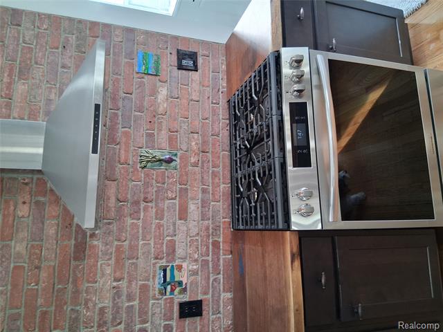 Builiding view three for 160 Chippewa, Pontiac, MI. 48341