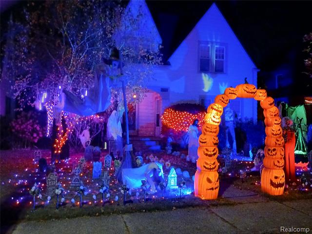 Builiding view twenty eight for 160 Chippewa, Pontiac, MI. 48341