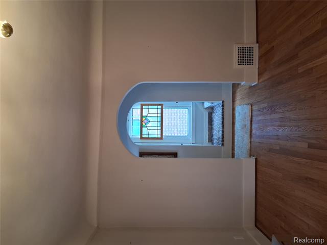 Builiding view twenty four for 160 Chippewa, Pontiac, MI. 48341