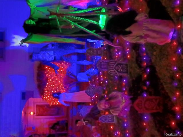 Builiding view twenty nine for 160 Chippewa, Pontiac, MI. 48341