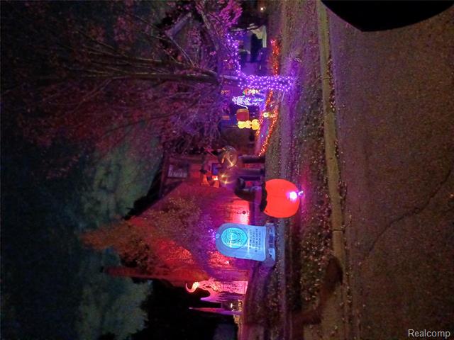 Builiding view twenty seven for 160 Chippewa, Pontiac, MI. 48341