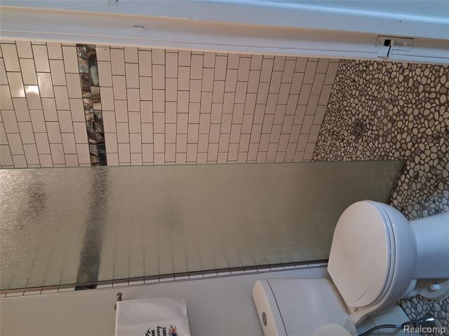 Builiding view twenty six for 160 Chippewa, Pontiac, MI. 48341