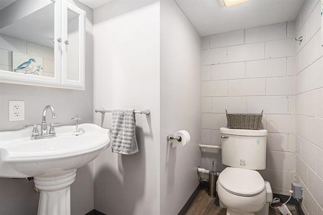 Builiding view eighteen for 1018 Ruddiman, Muskegon, MI. 49445