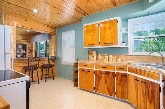 Builiding view eleven for 1018 Ruddiman, Muskegon, MI. 49445