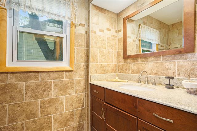 Builiding view fourteen for 1018 Ruddiman, Muskegon, MI. 49445