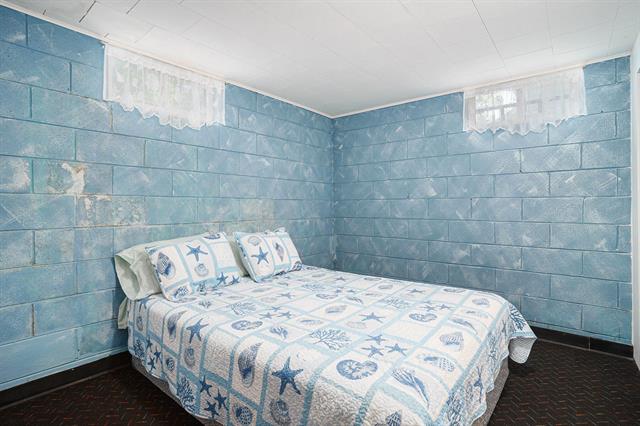 Builiding view seventeen for 1018 Ruddiman, Muskegon, MI. 49445