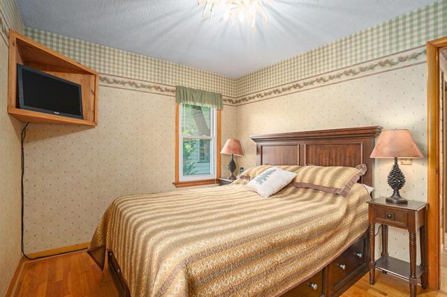 Builiding view thirteen for 1018 Ruddiman, Muskegon, MI. 49445