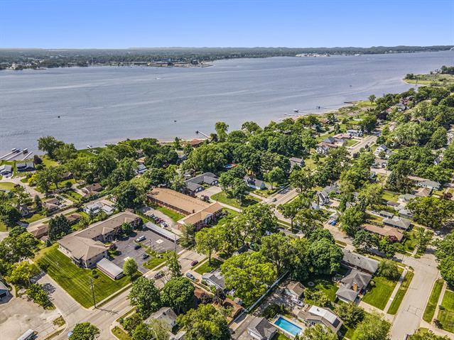 Builiding view thirty for 1018 Ruddiman, Muskegon, MI. 49445