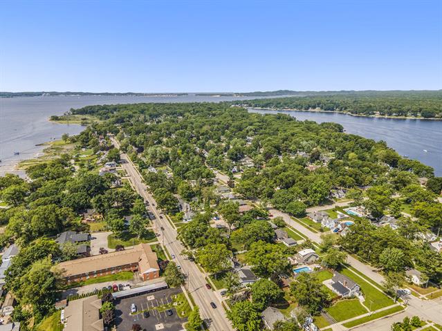 Builiding view twenty eight for 1018 Ruddiman, Muskegon, MI. 49445