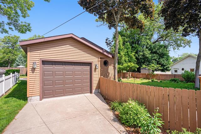 Builiding view twenty five for 1018 Ruddiman, Muskegon, MI. 49445