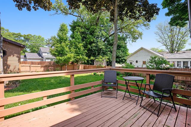 Builiding view twenty one for 1018 Ruddiman, Muskegon, MI. 49445