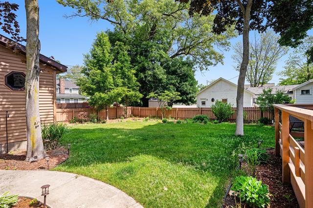 Builiding view twenty two for 1018 Ruddiman, Muskegon, MI. 49445