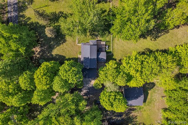 Builiding view eighty for 1345 Ives, Mason, MI. 48854