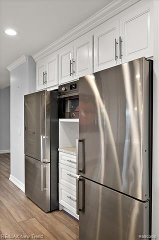 Builiding view eighteen for 727 Mcdougal, Waterford, MI. 48327