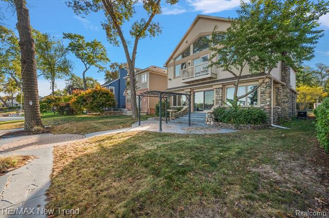 Builiding view fifty five for 727 Mcdougal, Waterford, MI. 48327