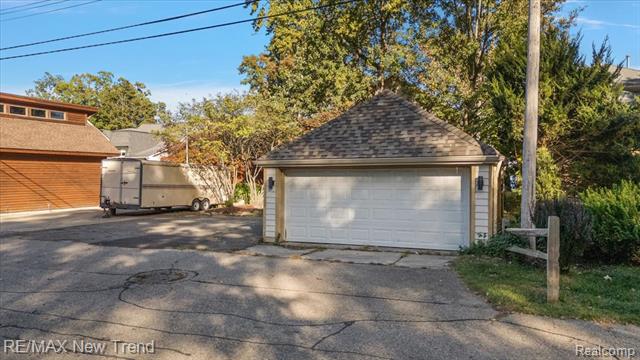 Builiding view fifty nine for 727 Mcdougal, Waterford, MI. 48327