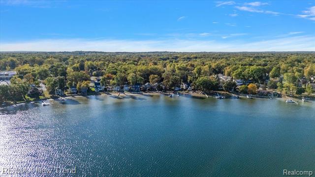 Builiding view fifty six for 727 Mcdougal, Waterford, MI. 48327