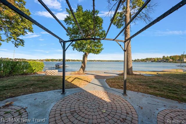 Builiding view fifty three for 727 Mcdougal, Waterford, MI. 48327