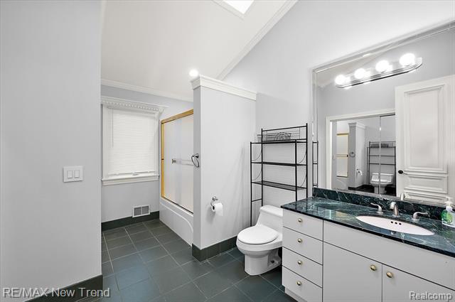 Builiding view forty five for 727 Mcdougal, Waterford, MI. 48327