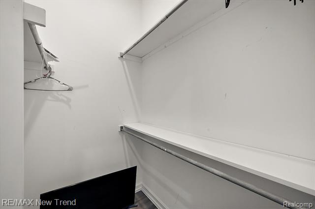 Builiding view forty four for 727 Mcdougal, Waterford, MI. 48327