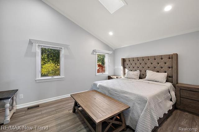 Builiding view forty seven for 727 Mcdougal, Waterford, MI. 48327