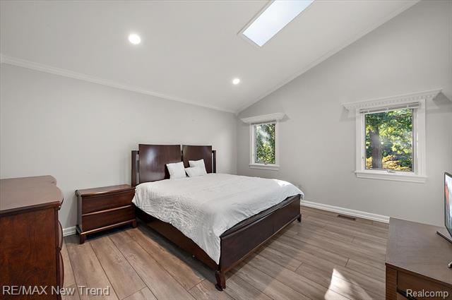 Builiding view forty two for 727 Mcdougal, Waterford, MI. 48327