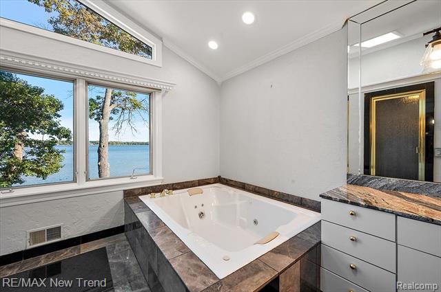 Builiding view forty for 727 Mcdougal, Waterford, MI. 48327