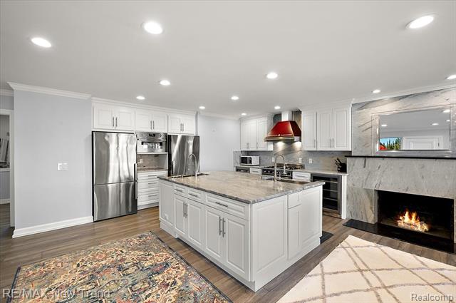 Builiding view fourteen for 727 Mcdougal, Waterford, MI. 48327