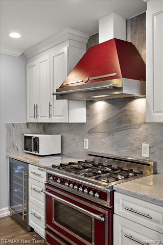 Builiding view sixteen for 727 Mcdougal, Waterford, MI. 48327